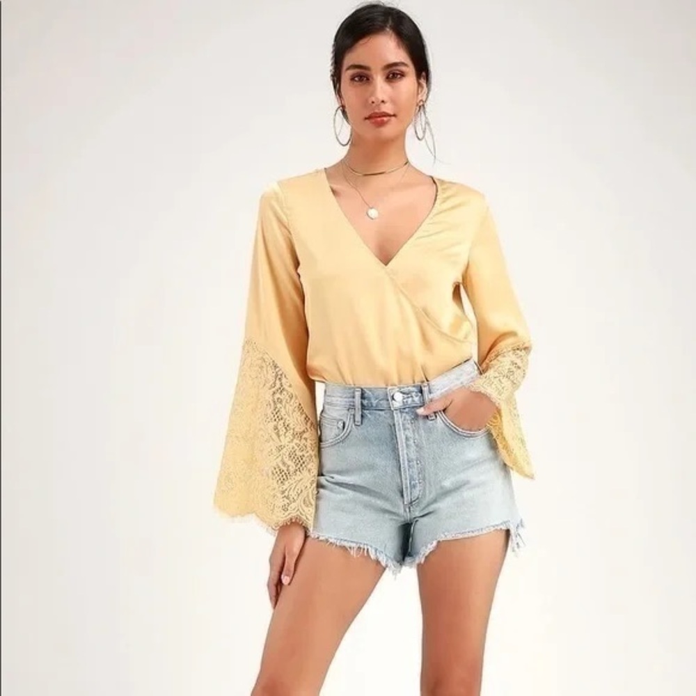 Lulu’s Satin Gold Lace Bell Sleeve Bodysuit Sz Small